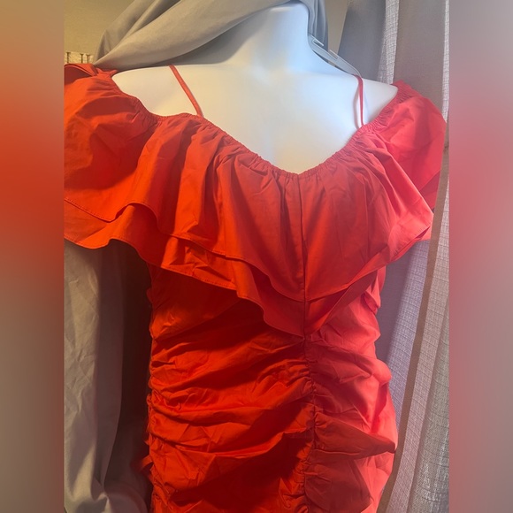 Plus size off shoulder dress - Picture 3 of 5